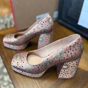 Katie Perry Uplift Pump Size 8.5